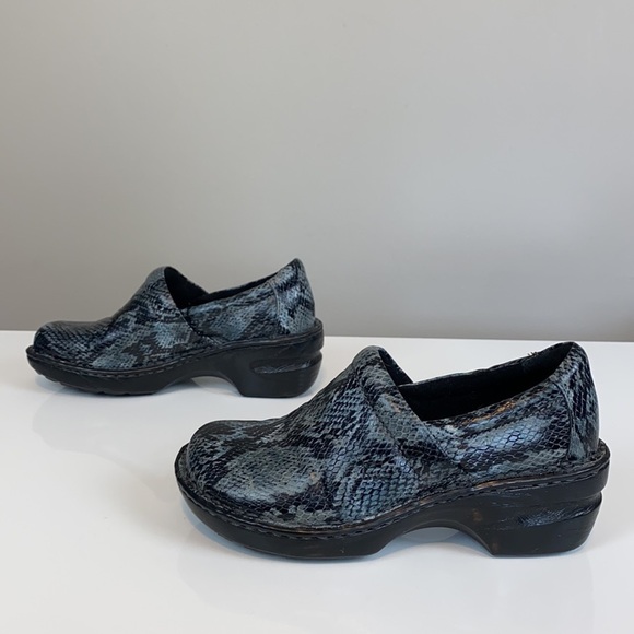 BOC Gray And Black Snake Print Clogs Size 7 - Picture 3 of 15